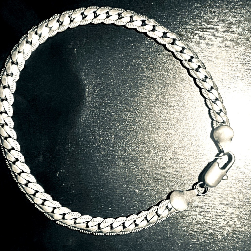 Women’s bracelet Sterling Silver (925) stamped.